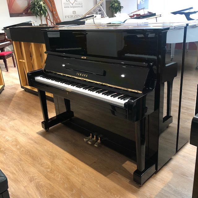 Yamaha U1D piano (1964)